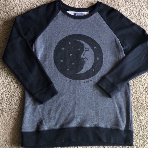 Kendall & Kylie Tops - La Luna sweater 💕